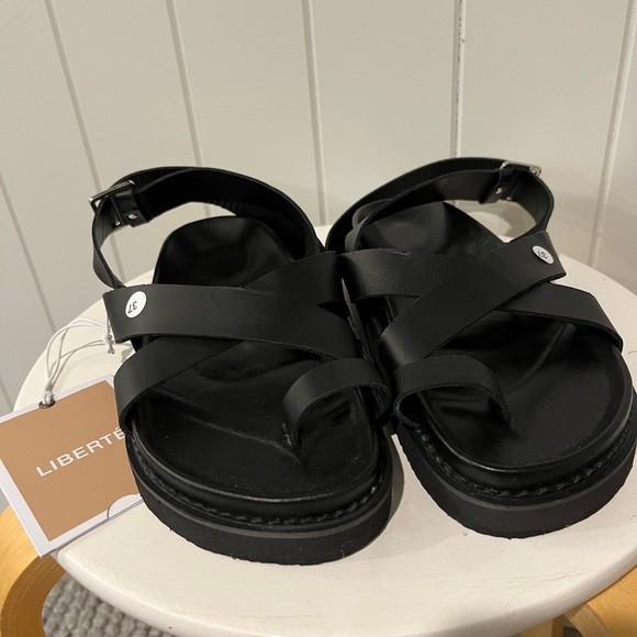 Liberte Leather
Style: Bronte Sandal
Colour: Black
Size: 6/37 - Picture 2 of 3
